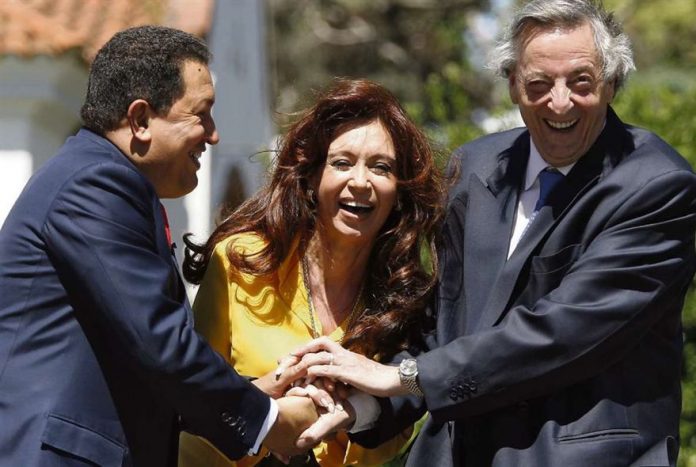 Juez federal de Argentina solicita información sobre los millones de dólares que Chávez envió a los Kirchner